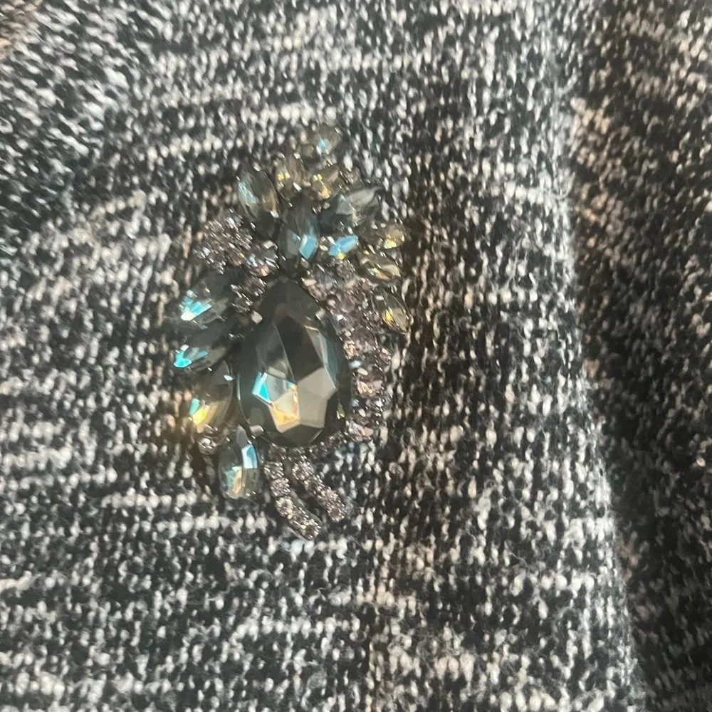 Zara slouchy heathered black grey sweater withh a bedazzled broach like feat M - Picture 2 of 5